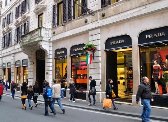 Luxury Shopping in Rome: The Best Fashion Boutiques and Designers